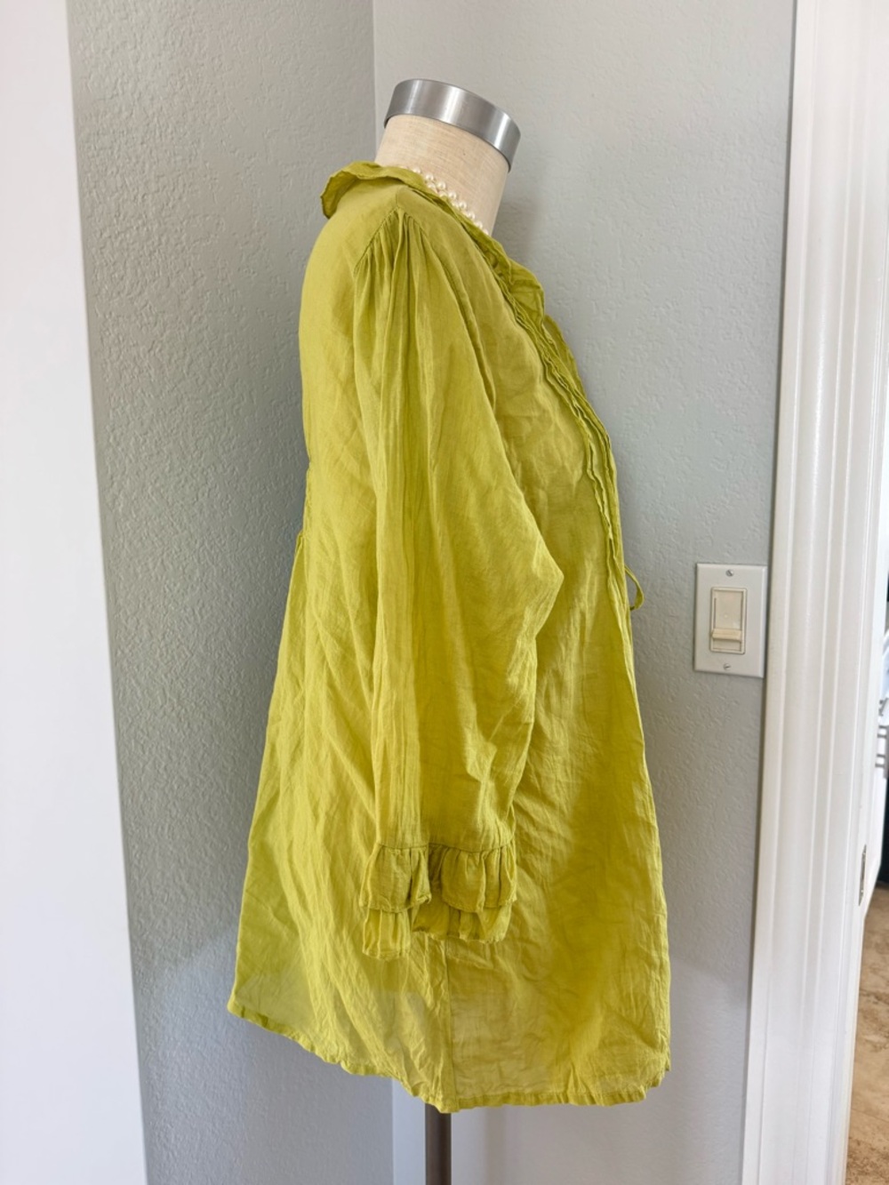 100% Cotton Ruffle Collar Lightweight Shrug - Picture 2 of 8